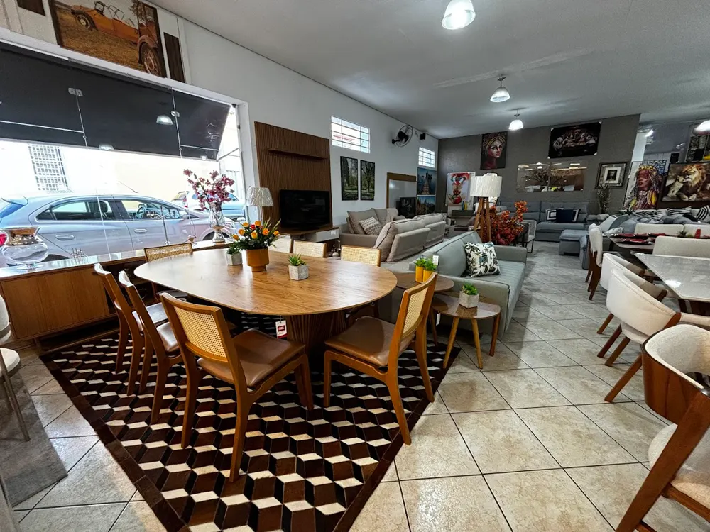 Showroom Free House com mesas e cadeiras